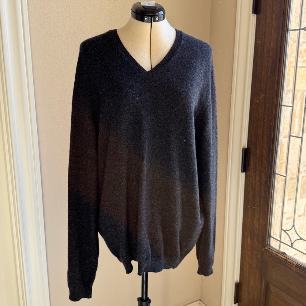 Brooks Brothers Pure Cashmere men’s v-neck sweater, heather black, Sz L